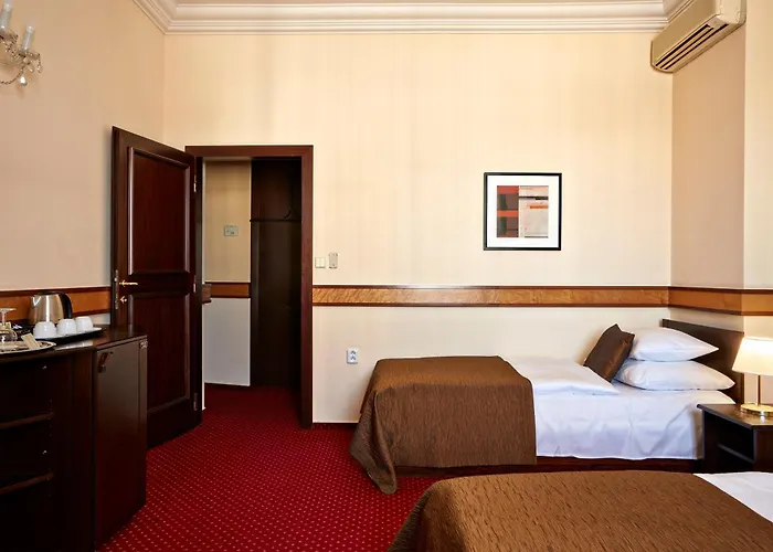 Fleur De Lis Hotel